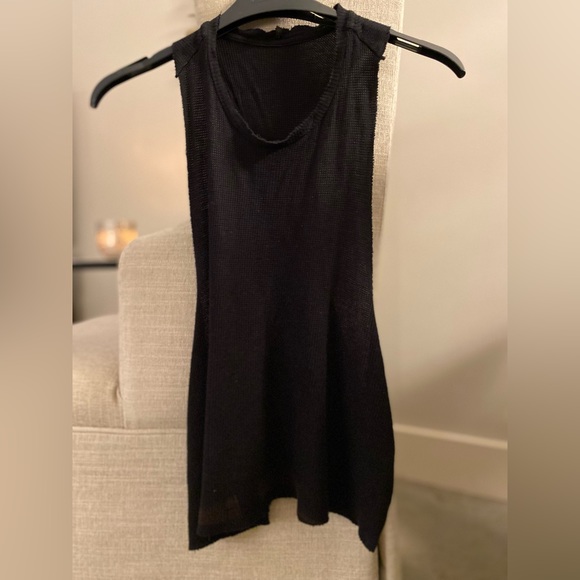 Alo Yoga Flow & Go Waffle-Knit Cropped Tank in Black. Size Small. - Picture 2 of 4